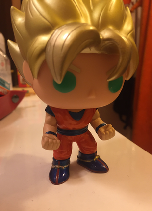 Super saiyan Goku funko figürü (dragon ball)