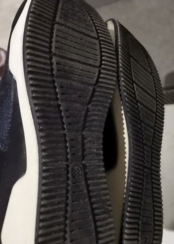 Simli Siyah Yılan Desenli Dolgu Topuk Spor Ayakkabı - Görsel 3