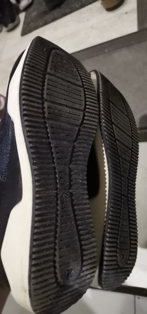 Simli Siyah Yılan Desenli Dolgu Topuk Spor Ayakkabı - Görsel 3