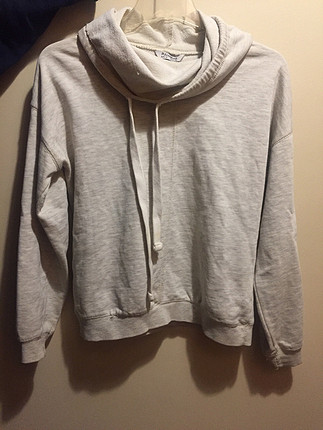 PULL AND BEAR SWEATSHIRT