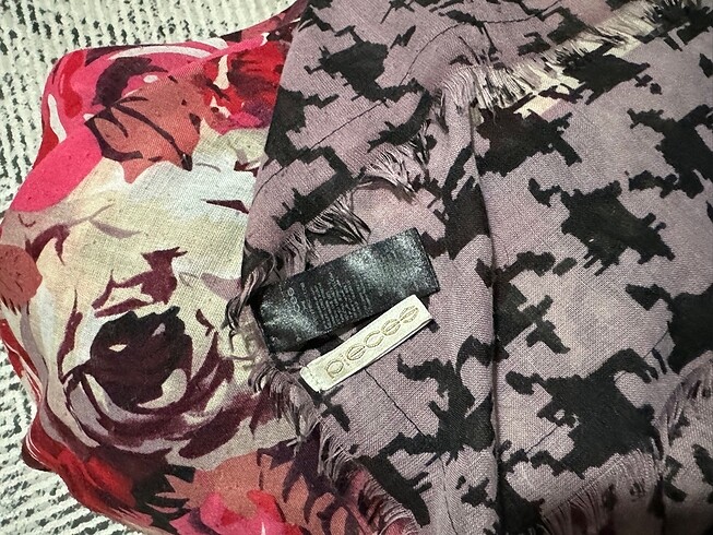 Pieces Kazayağı ve Gül Desenli Eşarp