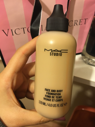 m Beden Mac fondöten