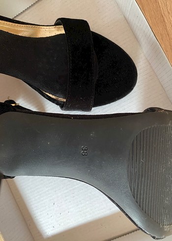 Siyah Kadife Tokalı İnce Topuklu Kadın Ayakkabı - Görsel 4