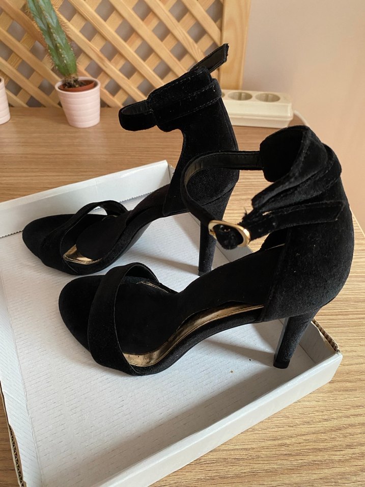 Siyah Kadife Tokalı İnce Topuklu Kadın Ayakkabı - Görsel 2