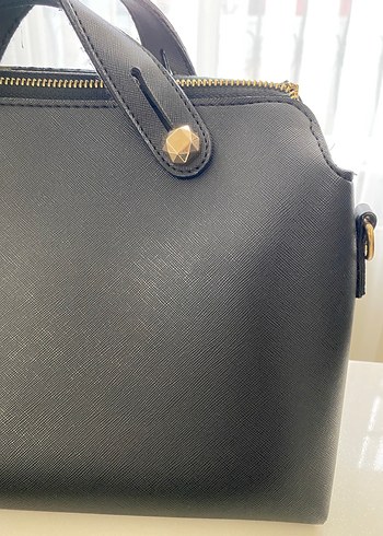 Charmlı Kaliteli Deri Siyah El ve Omuz Çantası - Görsel 3