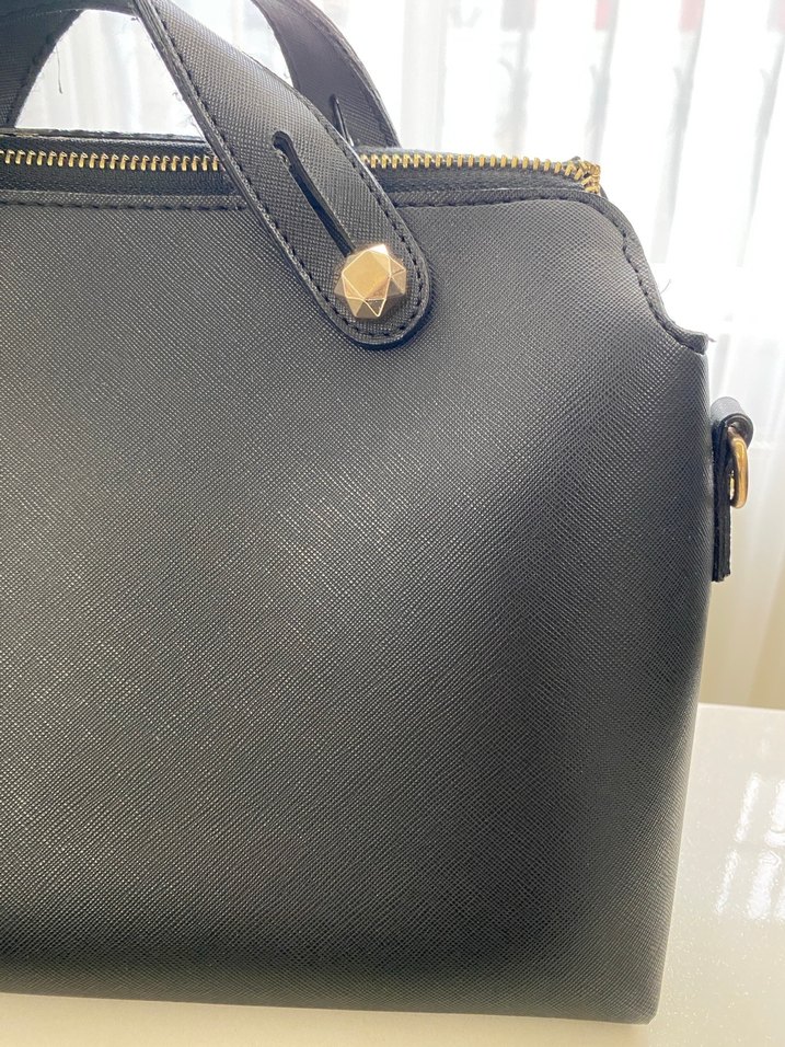 Charmlı Kaliteli Deri Siyah El ve Omuz Çantası - Görsel 3