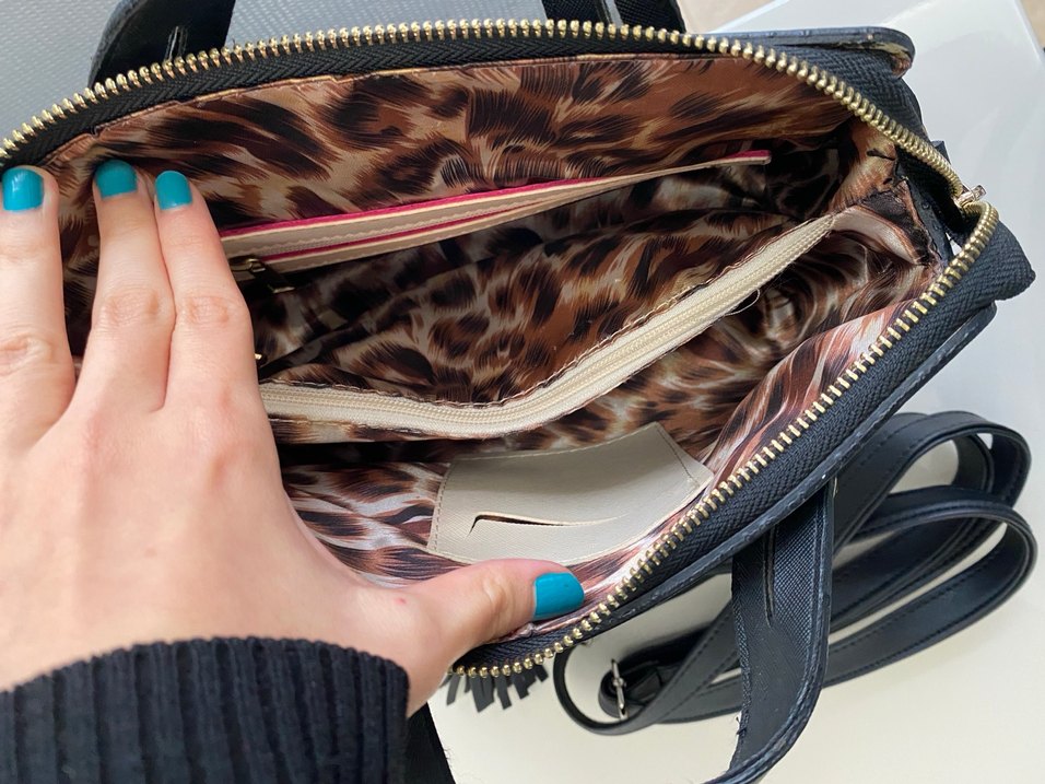 Charmlı Kaliteli Deri Siyah El ve Omuz Çantası - Görsel 5