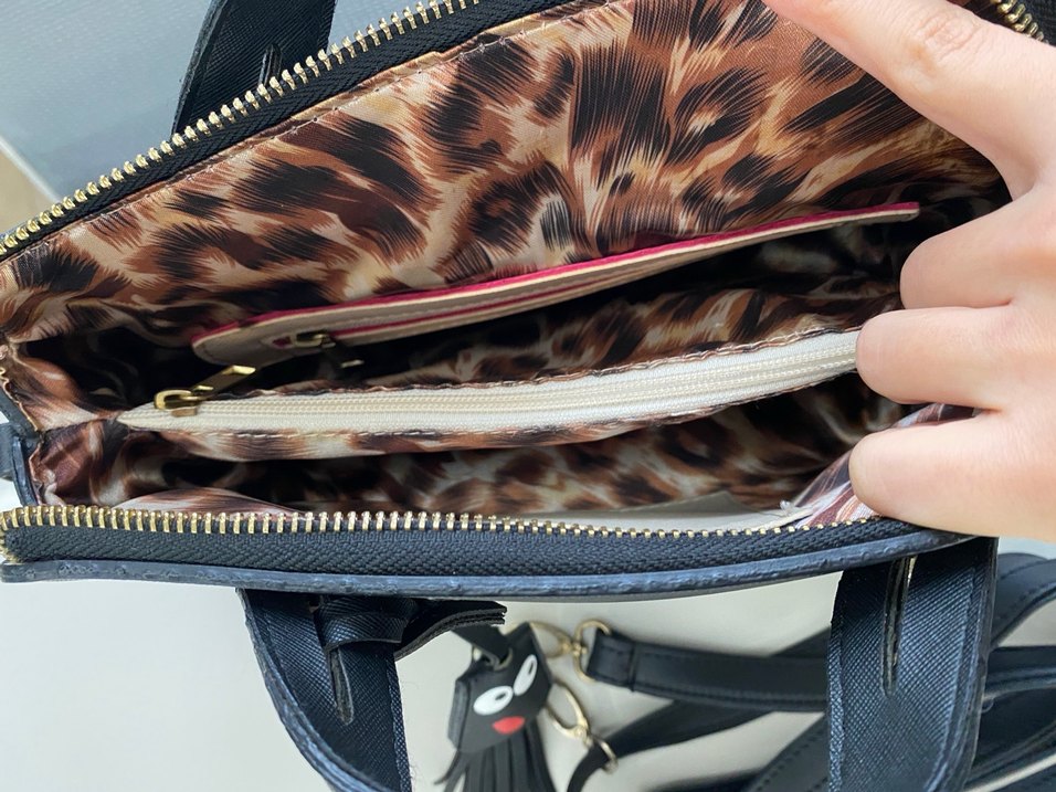 Charmlı Kaliteli Deri Siyah El ve Omuz Çantası - Görsel 4