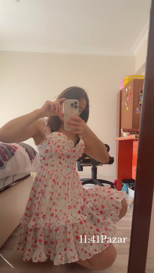 Çiçek Desenli Fırfırlı Beyaz Midi Elbise - Görsel 4