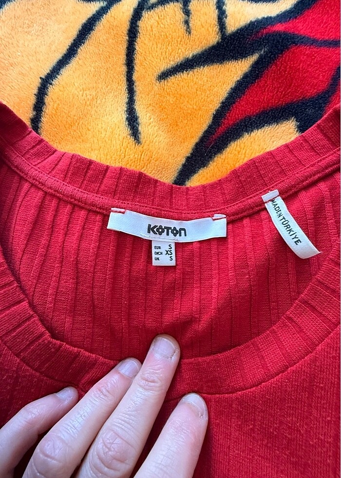 Koton kırmızı fırfırlı sıfır kol body - Görsel 2