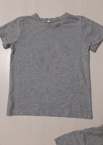 4 Yaş Beden 2 adet tshirt