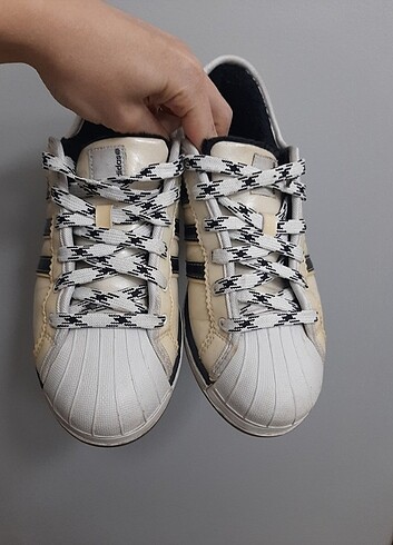 37 Beden beyaz Renk Adidas ayakkabı