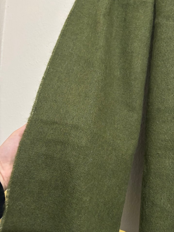 zeytin yeşili püsküllü kaşe şal atkı - Görsel 2