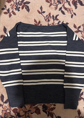 Gri Çizgili Kayık Yaka Kadın Triko - Görsel 2