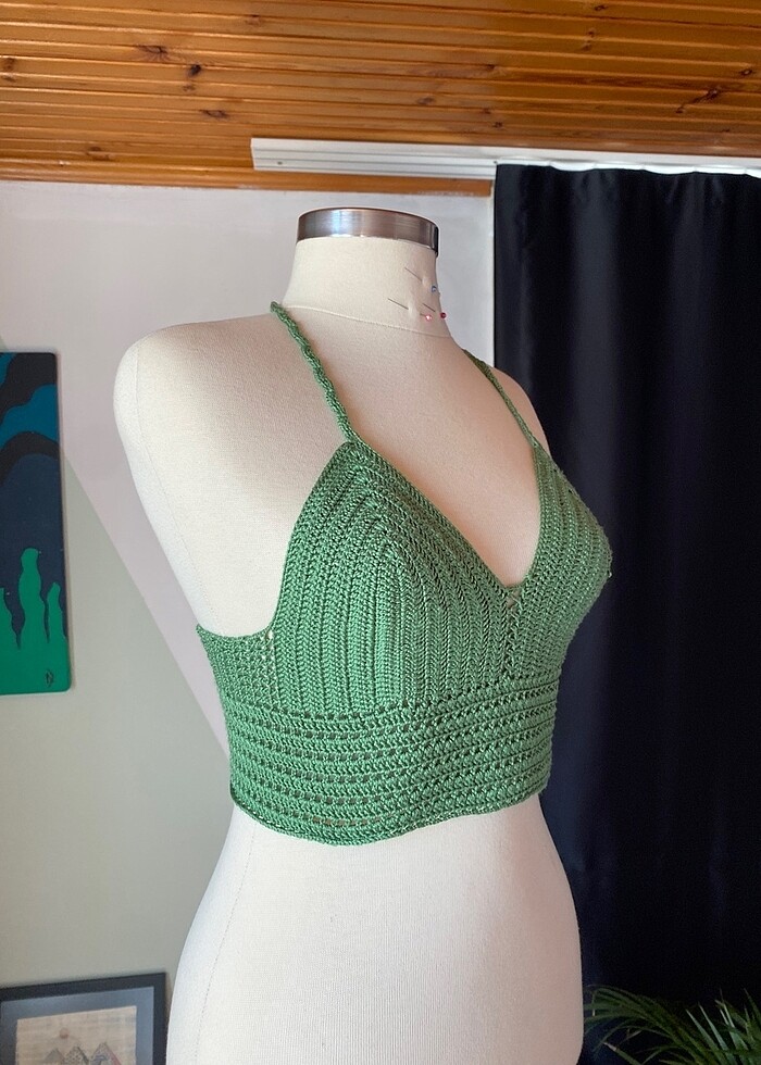 Özel tasarım el yapımı crop top - Görsel 2