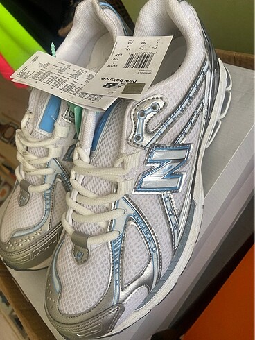 New Balance Etıketlı sıfır
