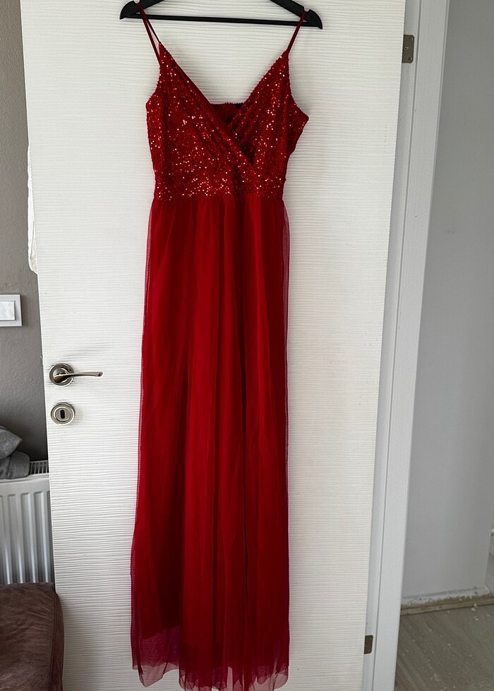 Kırmızı elbise - Görsel 2
