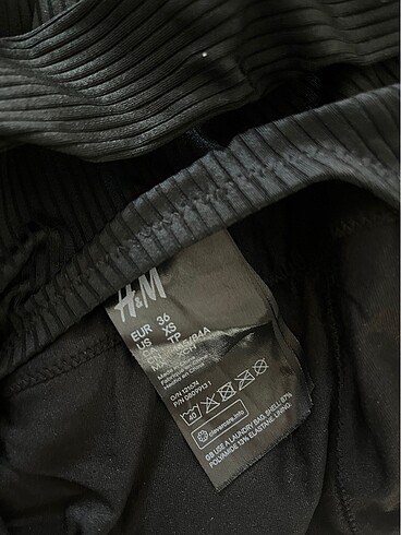 34 Beden siyah Renk H&M ribanalı mayo