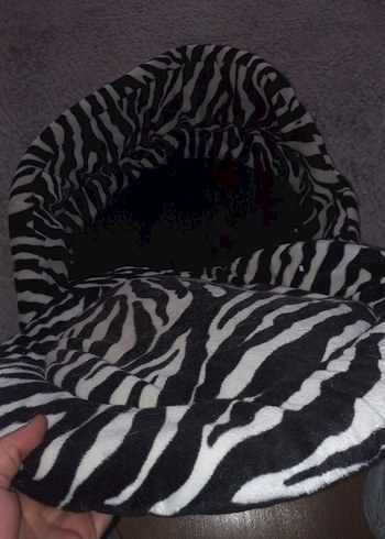 Gri Zebra Desenli Kedi Yatağı - Görsel 3
