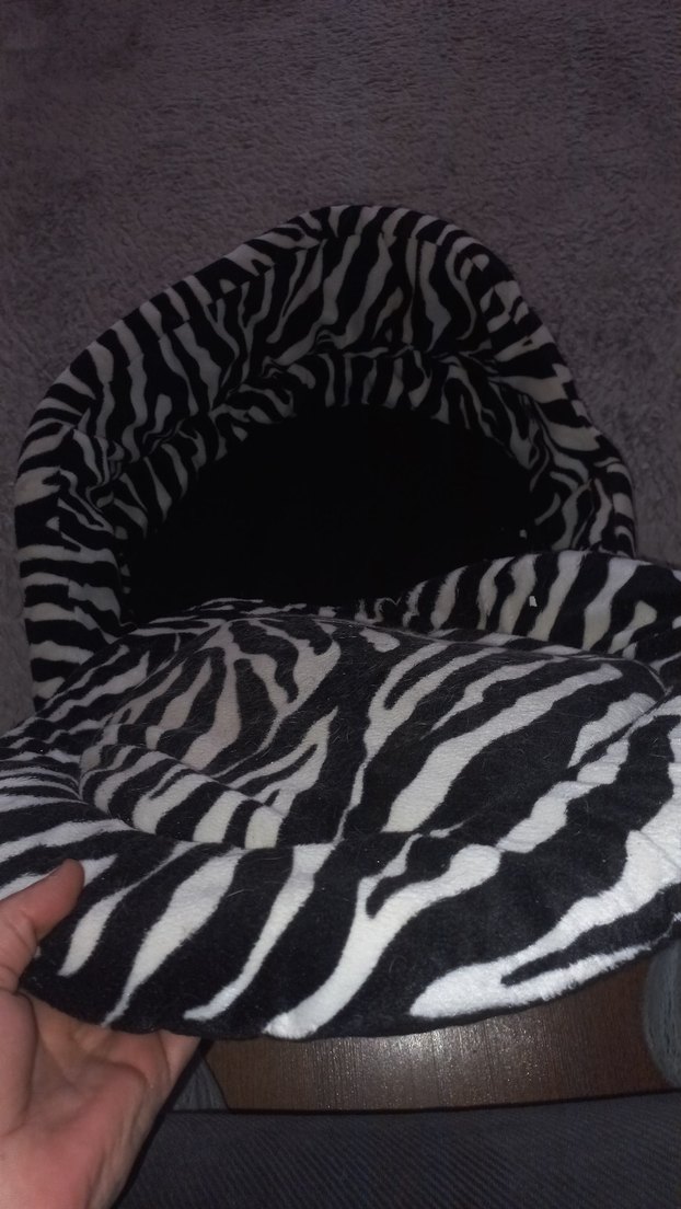 Gri Zebra Desenli Kedi Yatağı - Görsel 3
