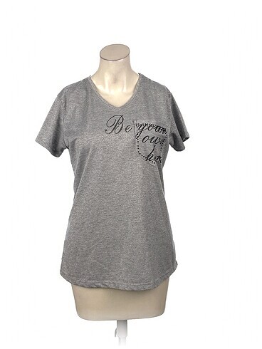 PreLoved T-shirt %70 İndirimli.