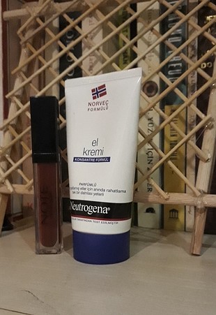 NOTE RUJ + NEUTROGENA EL KREMİ