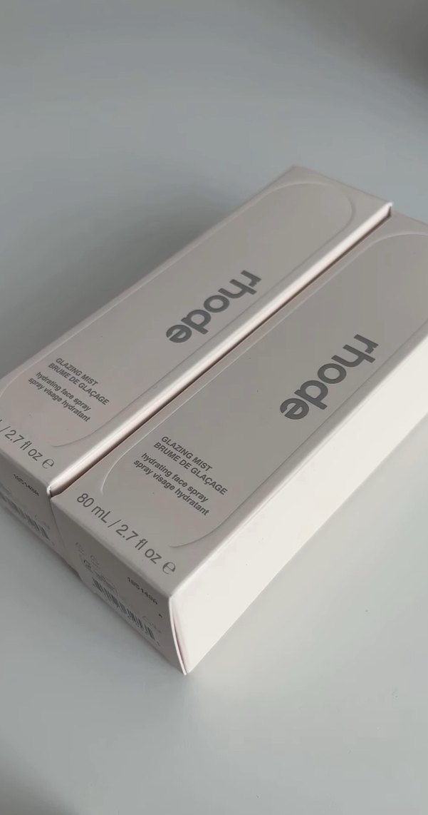 Rhode glasing milk Makyaj Baz Spreyi - Görsel 2