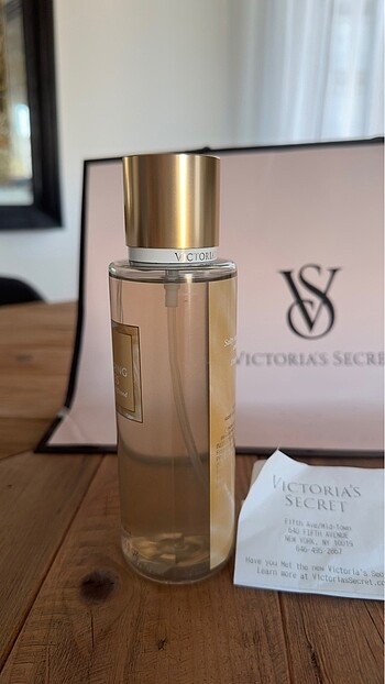  Beden Victoria?s Secret body mist coconut