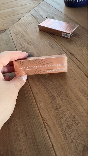 Anastasia beverly hills aydınlatıcı