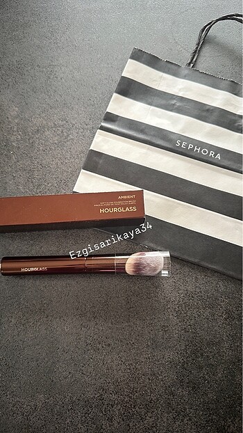Hourglass Hourglass Ambient Glow Fondöten Fırçası