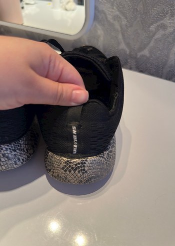 36,5 Beden siyah Renk Skechers Siyah Yılan Desenli Kadın Spor Ayakkabı