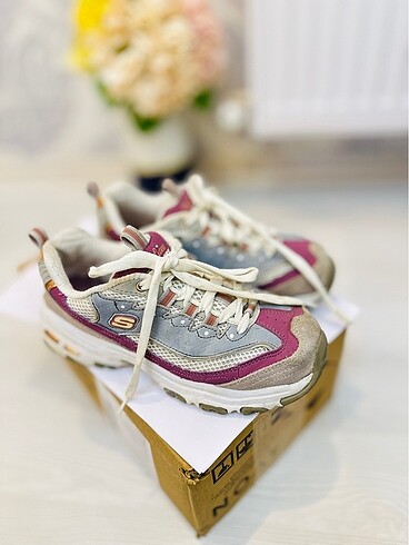 Skechers