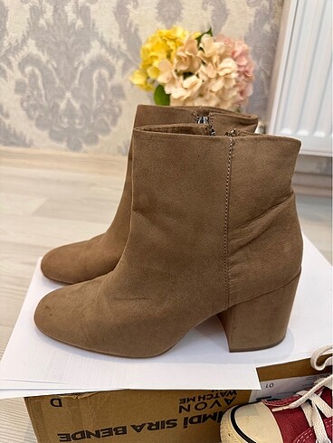 37 Beden camel Renk Bershka