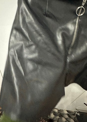 Kemer Detaylı Siyah Deri Mini Şortlu etek - Görsel 5