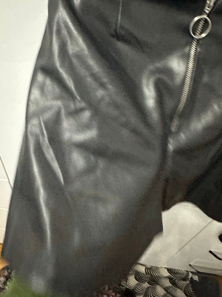 Kemer Detaylı Siyah Deri Mini Şortlu etek - Görsel 5