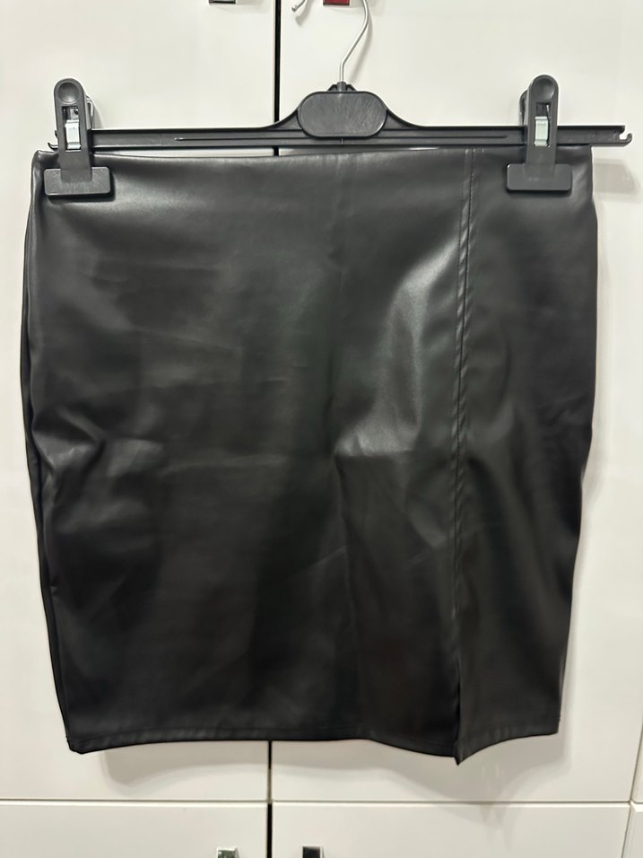 Kemer Detaylı Siyah Deri Mini Şortlu etek - Görsel 2