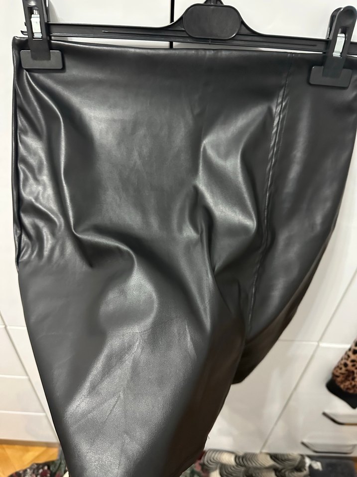 Kemer Detaylı Siyah Deri Mini Şortlu etek - Görsel 3