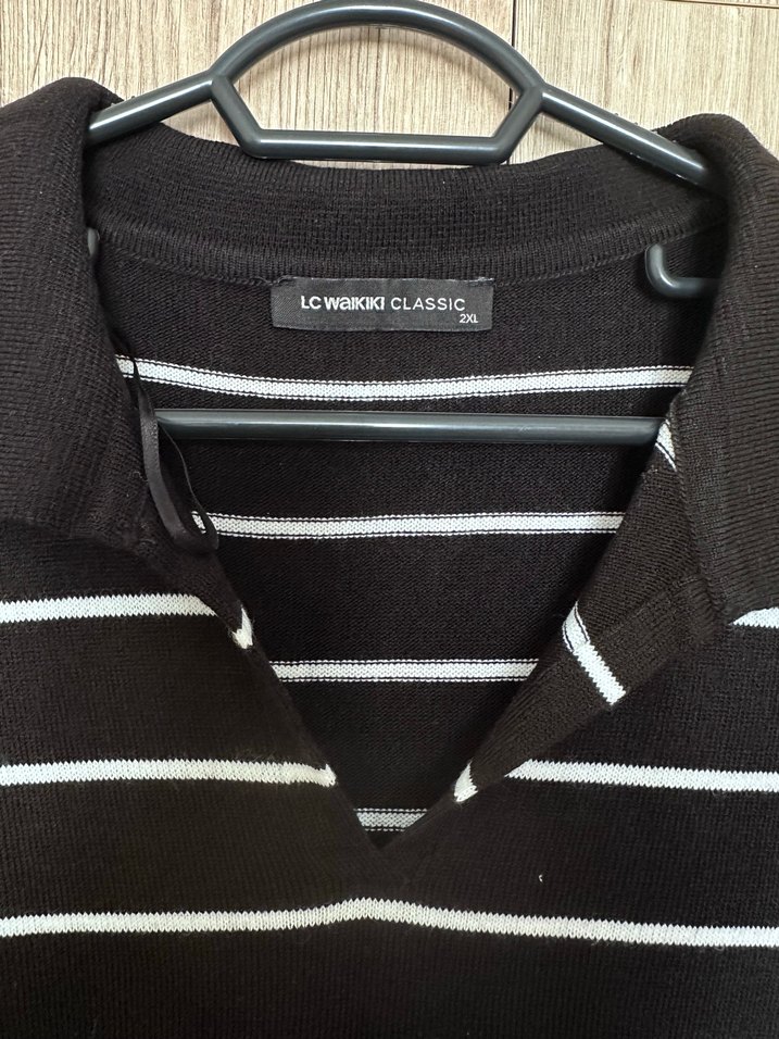 V Yaka Çizgili Siyah Kadın Kazak - Görsel 2