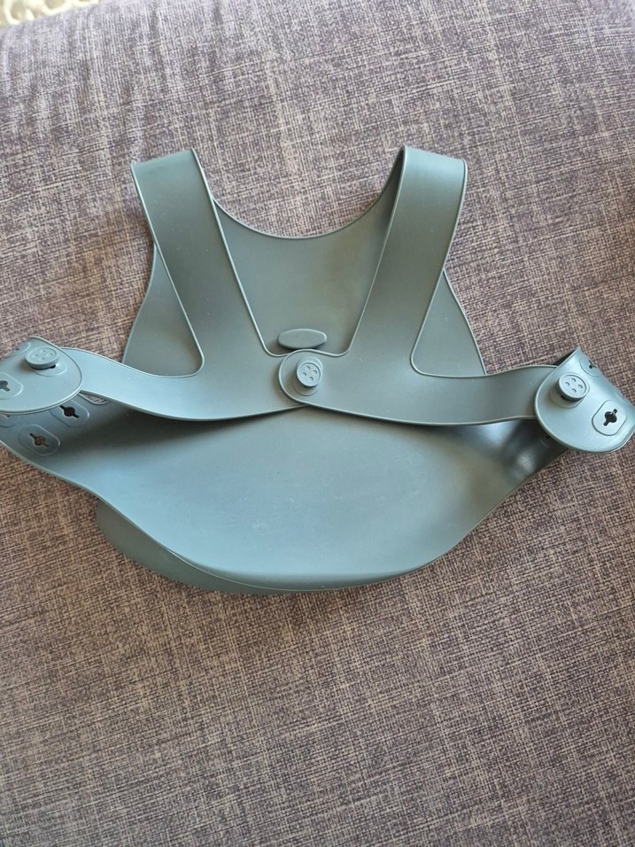 Oioi Gri Silikon Bebek Önlüğü - Görsel 3