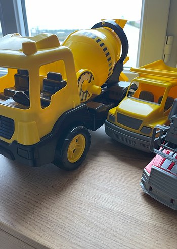 Beden Renkli Sarı Oyuncak Kamyon kepçe beton mikseri
