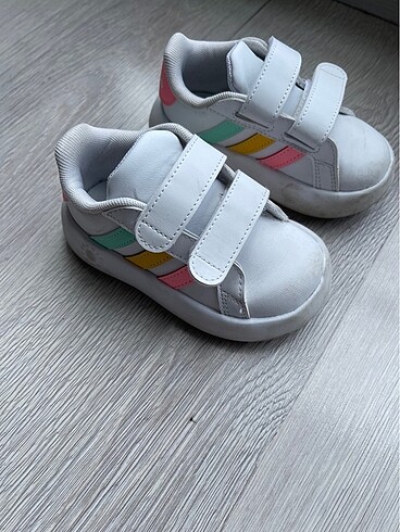 Adidas kız çocuk ayakkabısı
