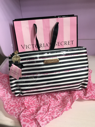 Victoria's Secret Medium Boy Makyaj Çantası