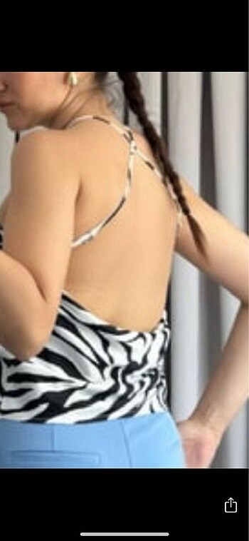 Trendyol & Milla Hiç kullanılmamış zebra desenli askılı bluz