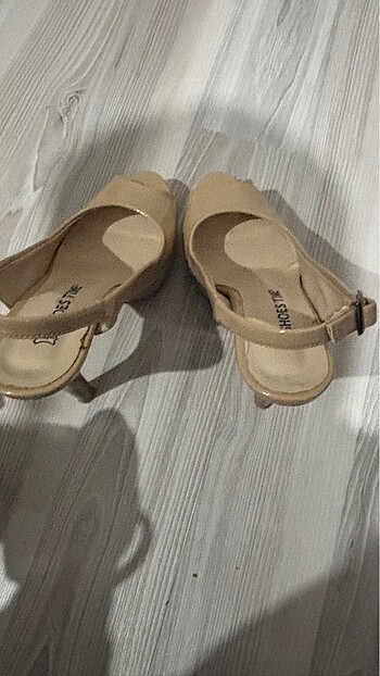 Krem rugan ince topuklu ayakkabı 35 no #topukluayakkabı #ruganay - Görsel 3