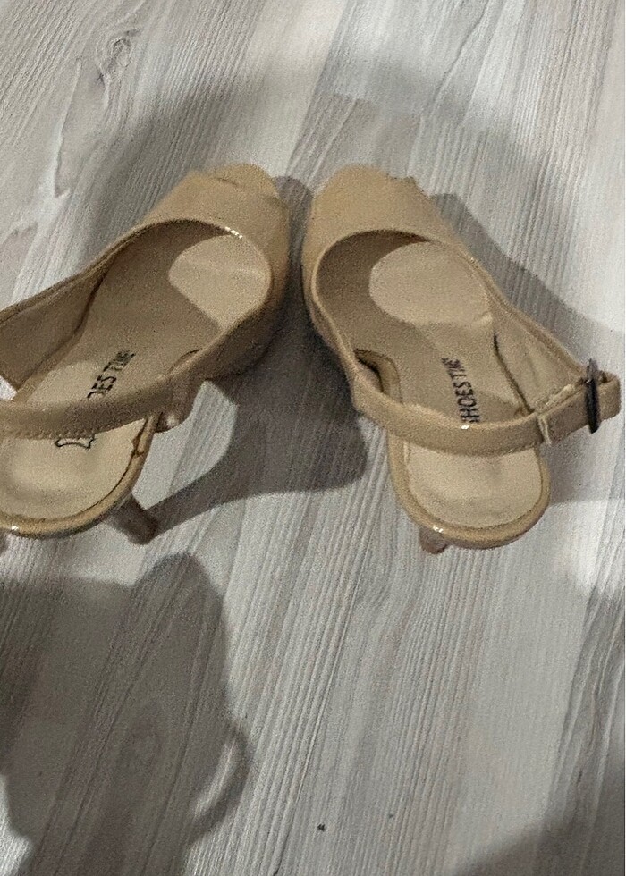 Krem rugan ince topuklu ayakkabı 35 no #topukluayakkabı #ruganay - Görsel 3