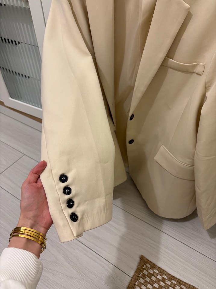 Düğmeli krem oversize blazer - Görsel 3
