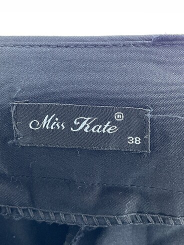 38 Beden siyah Renk PreLoved Kumaş Pantolon %70 İndirimli.