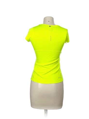 xs Beden Nike T-shirt %70 İndirimli.