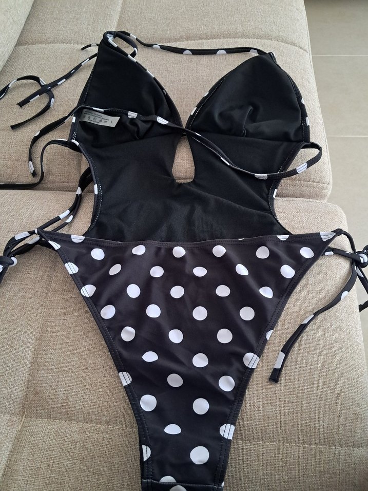 Puantiye Desenli Siyah Fiyonklu Mayokini - Görsel 3
