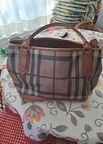Burberry Kahverengi Deri Tokalı burberry Kadın Çanta